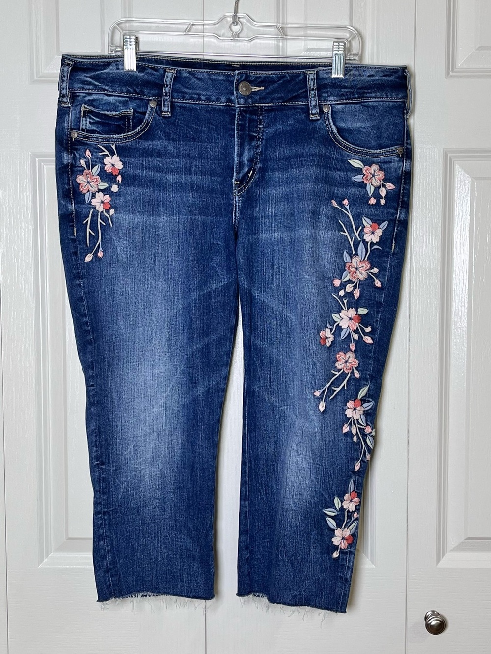 Silver Jeans Elyse Skinny Jeans Floral Embroidery Cut To Capri Length Size 34